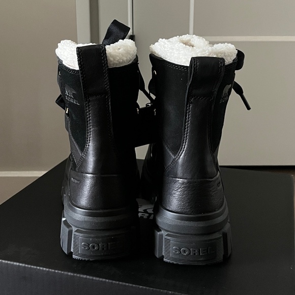 NWT - Sorel Tivoli IV Resort Snow Boots - 7 - Black - Picture 3 of 5